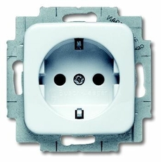 Розетка SCHUKO 16А 250В с защитными шторками, серия Reflex SI, цвет альпийский белый | 2013-0-5371 | 2CKA002013A5371 | ABB
