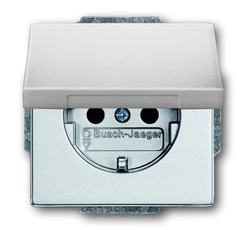 Розетка SCHUKO 16А 250В с крышкой, серия solo/future, цвет серебристо-алюминиевый | 2018-0-1487 | 2CKA002018A1487 | ABB