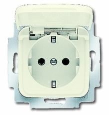 Розетка SCHUKO 16А 250В с крышкой, серия Busch-Duro 2000 SI, цвет слоновая кость | 2018-0-1510 | 2CKA002018A1510 | ABB