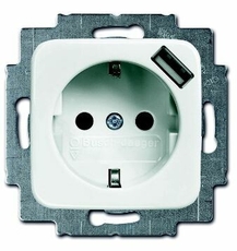 Розетка Schuko с устройством зарядным USB, 20 EUCBUSB-214-500, Reflex альпийский белый, 16А, 700 мА | 2011-0-6175 | 2CKA002011A6175 | ABB