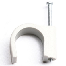 Скоба пластиковая с гвоздем D=9-10мм