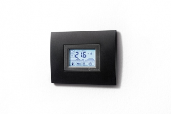 Комнатный цифровой термостат с недельным таймером; сенсорный экран; питание 3В DС; 1СО 5А | 1C5190032007PAS | Finder