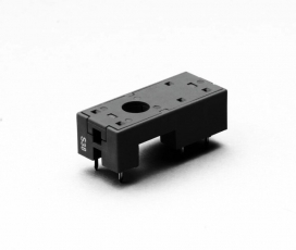 Розетка для монтажа на плате для реле 41.31; в комплекте пластиковая клипса 095.42; версия: черный цвет | 951320SLA | Finder