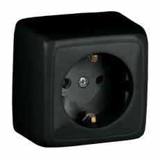 Розетка открытой установки, одноместная, с заземляющим контактом, с изолирующй пластиной, цвет черный | РА16-113-08 | HEGEL