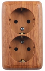 Розетка открытой установки, двухместная, с заземляющим контактом, с изолирующей пластиной, цвет дуб | РА16-153-05 | HEGEL