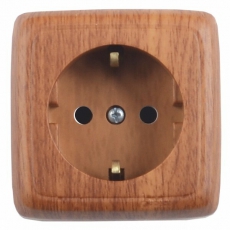 Розетка открытой установки, одноместная, с заземляющим контактом, с изолирующй пластиной, цвет дуб | РА16-113-05 | HEGEL