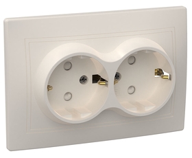 КВАРТА Розетка двойная с заземлением со шторками бежевая 16А