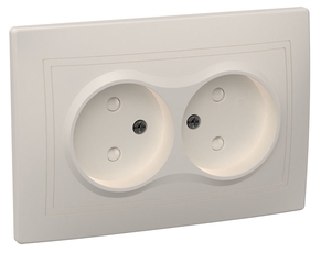 КВАРТА Розетка двойная без заземления сошторками 10А кремовый