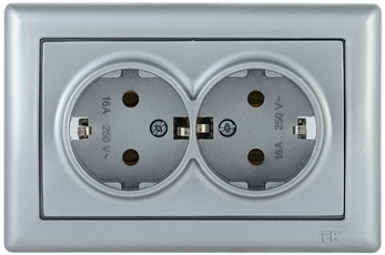 Розетка двойная с заземляющим контактом 16А BOLERO серебряный