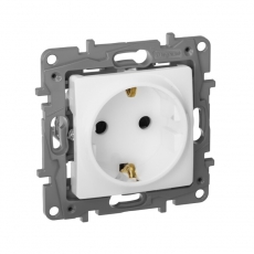 Etika Белый Розетка с/з со шторками, винт. клем. | 672222 | Legrand