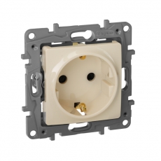Etika Сл.кость Розетка с/з со шторками, винт. клем. | 672322 | Legrand