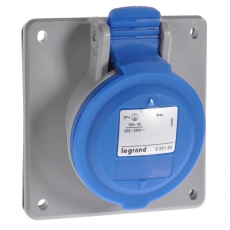 Встраиваемая наклонная розетка P17 Tempra Pro IP44 2Р+Т 220В 16А | 555184 | Legrand
