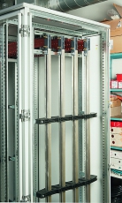 Cуппорты 630 - 1600 A для С-образных шин - для кабельных секций ХL3 глубиной 975 мм | 037369 | Legrand