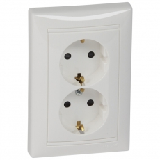 Valena Белый Розетка 2-ая с/з с защитными шторками литая | 774427 | Legrand